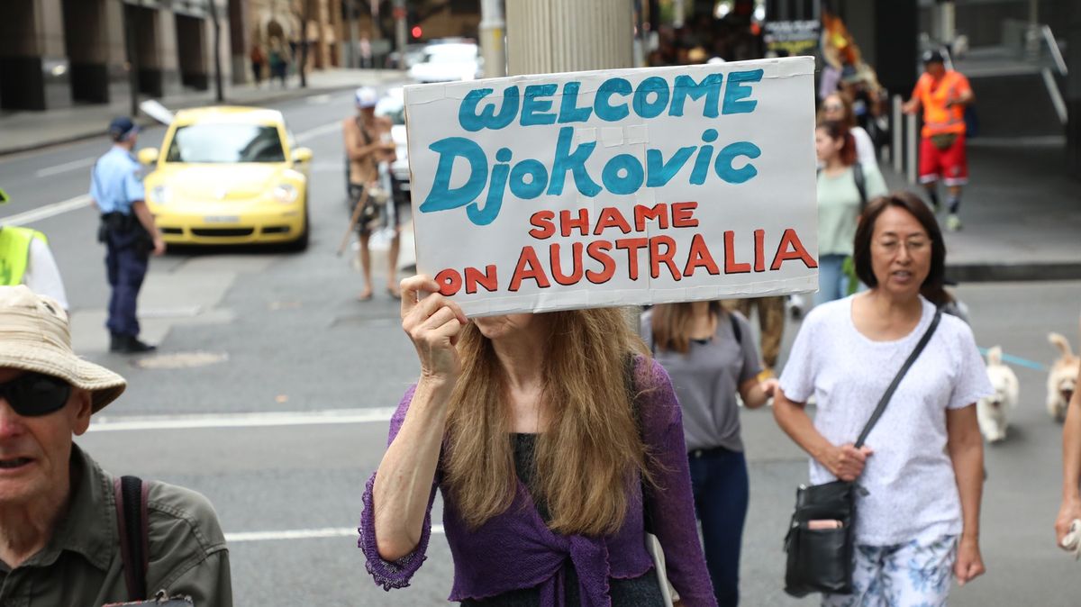 Bitva o Djokoviče: Australská vláda v prvním kole neuspěla